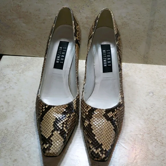 Stuart Weitzman Snake Skin Pumps size 8.5AA/Narrow - Picture 2 of 10